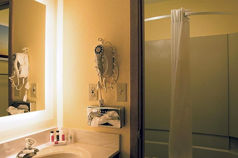 Days Inn by Wyndham Marquette