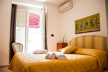 Double Room with Balcony and Sea View