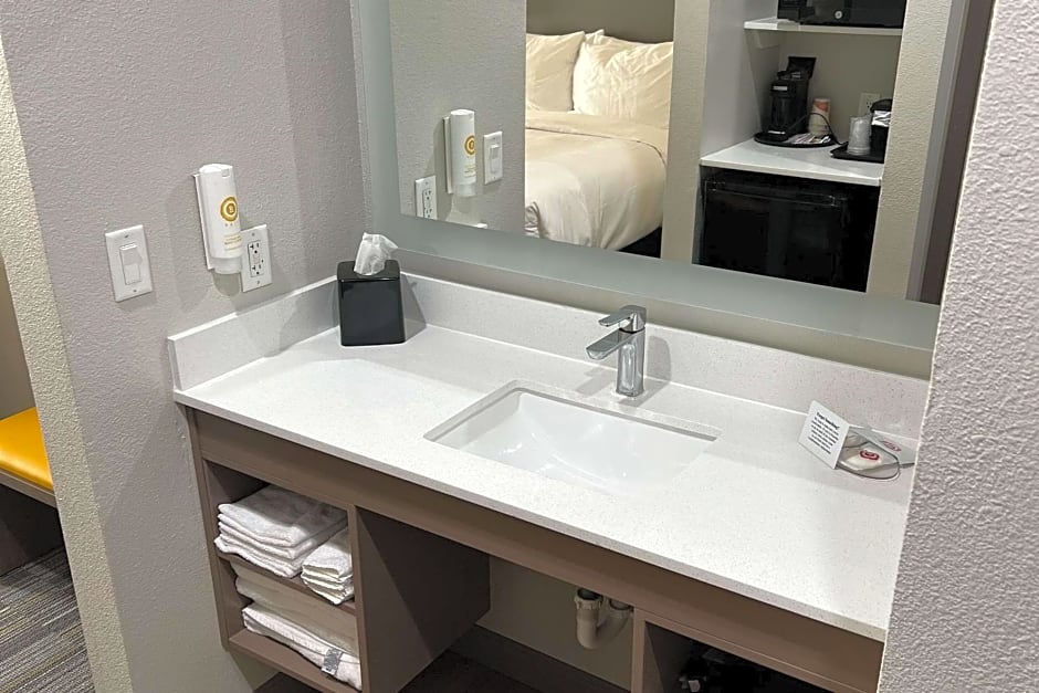 Comfort Inn & Suites
