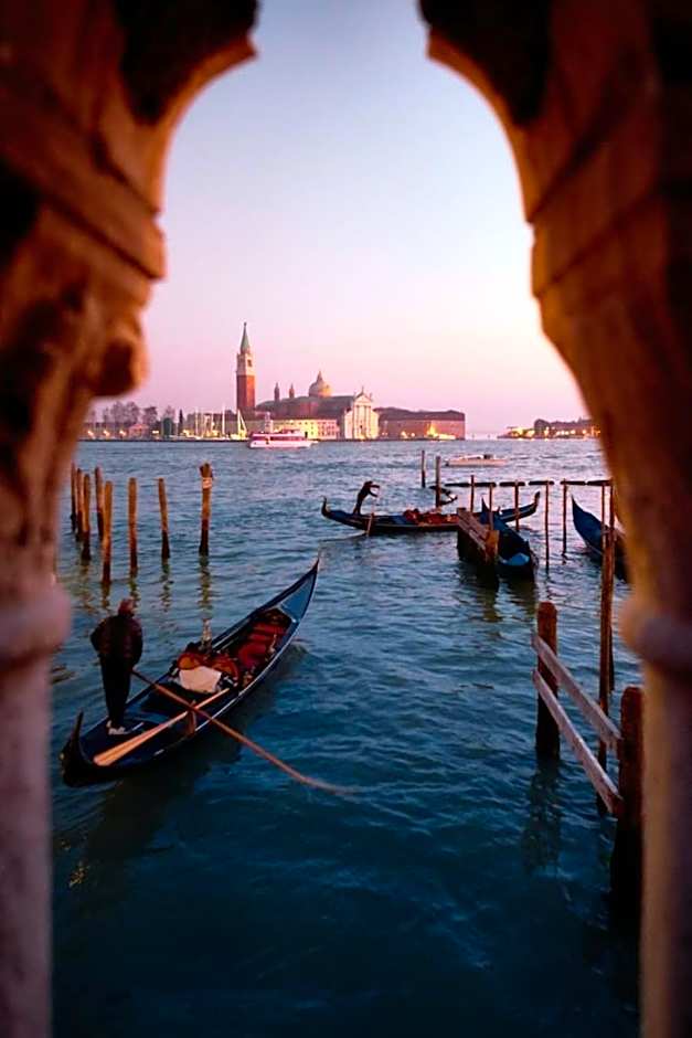 Venice Lion Residence - Vespucci