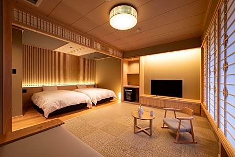 Quadruple Room with Private Bathroom