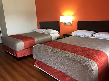 Deluxe Queen Room with Two Queen Beds