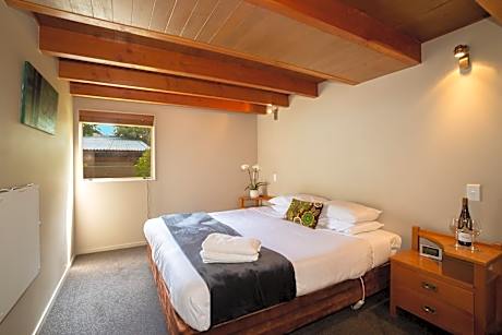 Apartment with Lake View