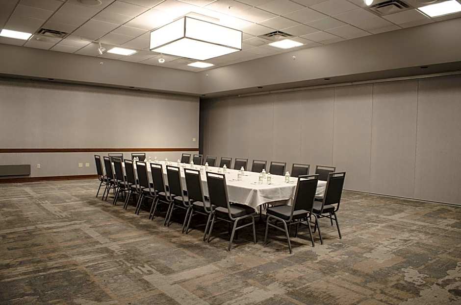 Holiday Inn Fargo By IHG