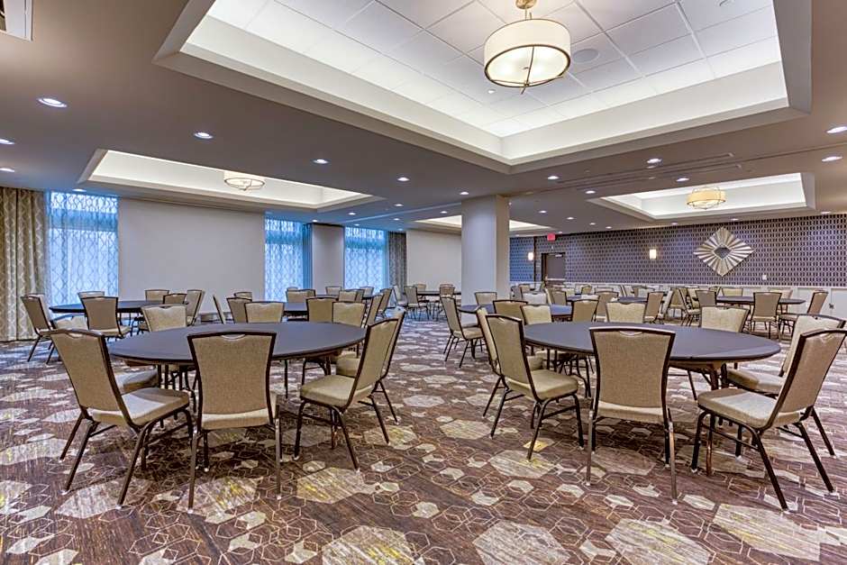 Drury Inn & Suites Cleveland Beachwood