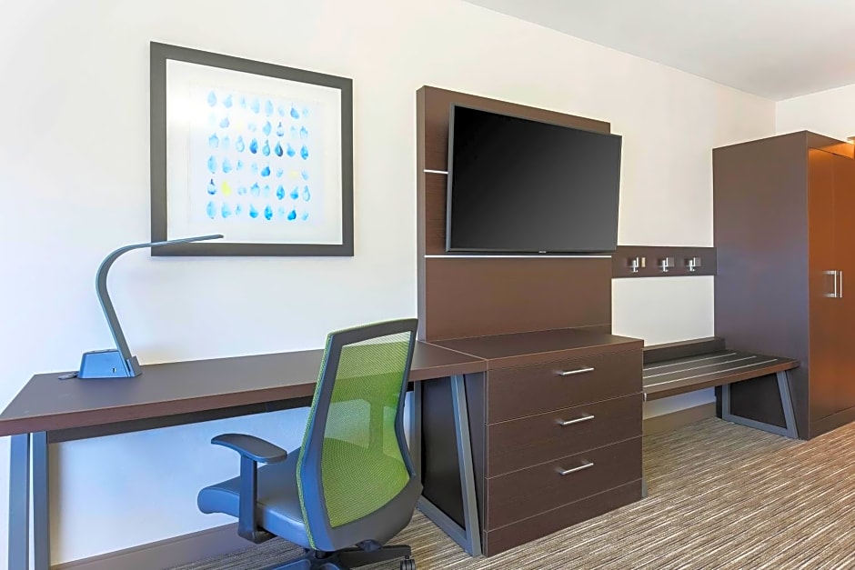 Holiday Inn Express & Suites Chicago OHare Airport, an IHG Hotel By IHG