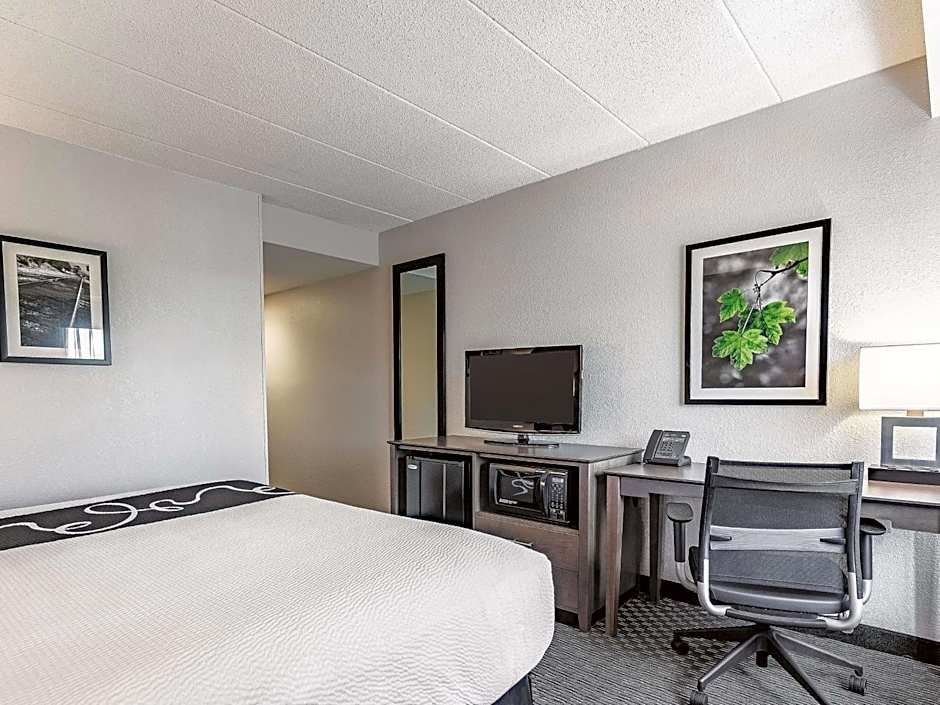 La Quinta Inn & Suites by Wyndham Salem