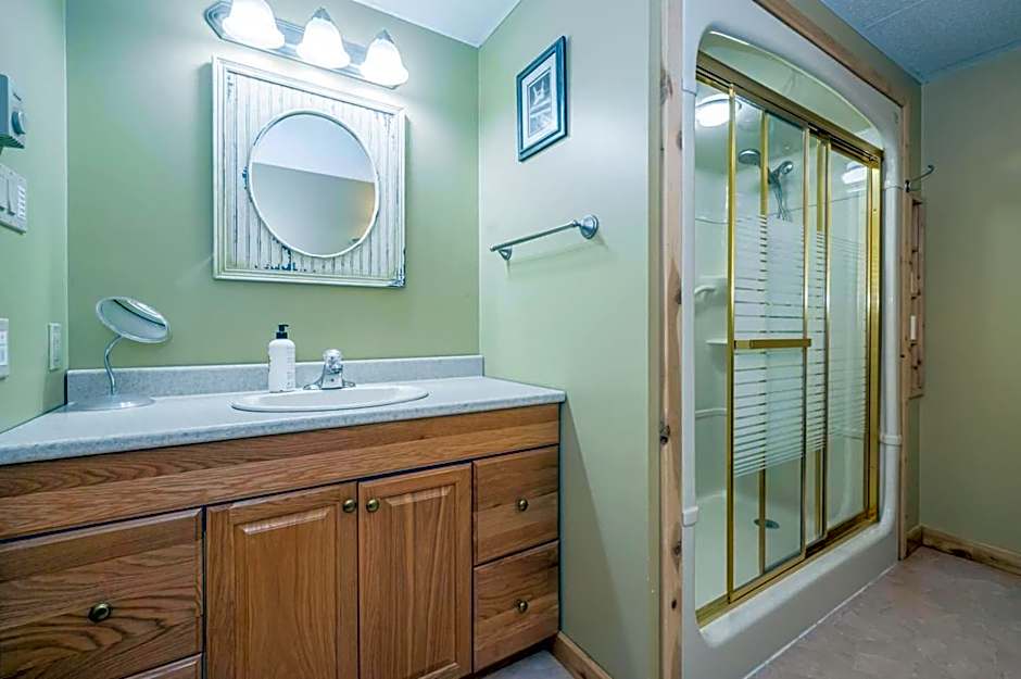 Waterfront W Sauna, Hot Tub & Boat Slip