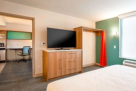 One-Bedroom King Suite with Bath Tub - Mobility Accessible