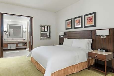 One-Bedroom Suite with Lounge Access