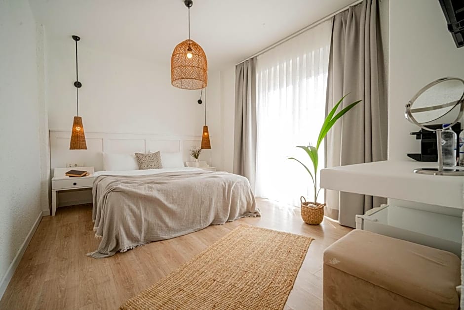 Sandal Alaçatı - Adult Only