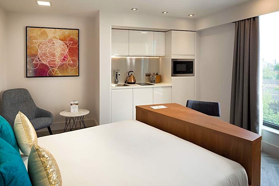 Roomzzz London Stratford