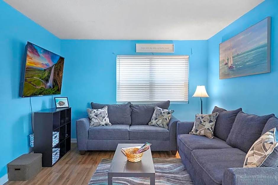 Beautiful Blue Ocean Condo