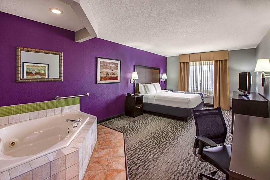 La Quinta Inn & Suites by Wyndham Erie