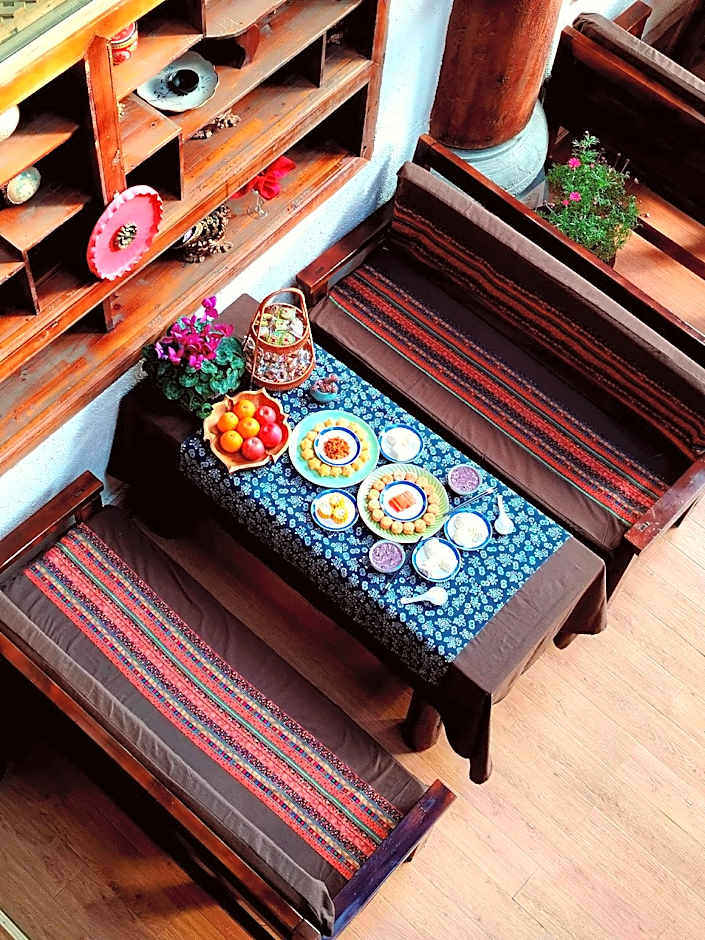 Shangri-La E-Outfitting Boutique Hotel