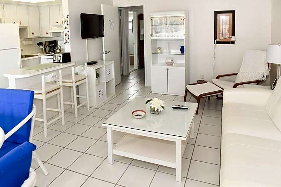 Aloha Apartments On the Intracoastal-Walk to the Beach