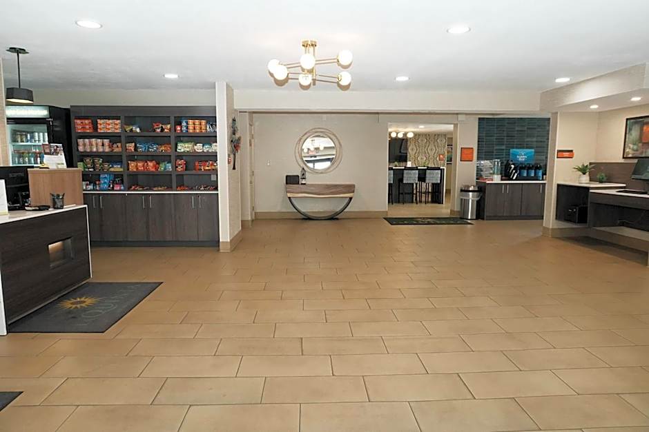 La Quinta Inn & Suites by Wyndham Albuquerque Airport