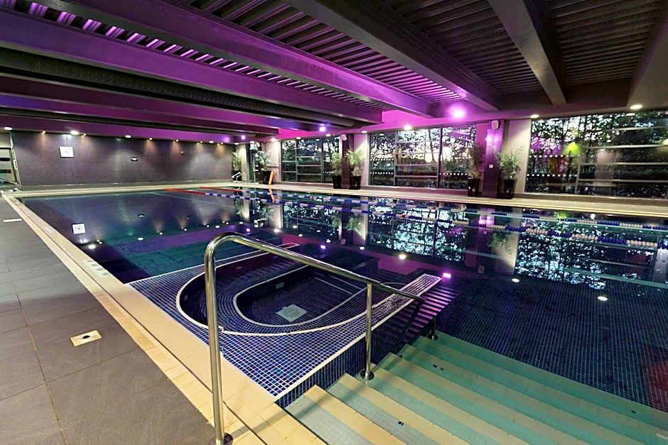 Village Hotel Leeds South