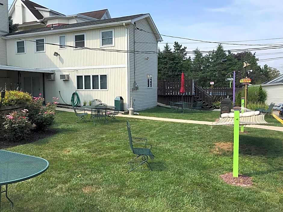 Simmons Motel and Suites