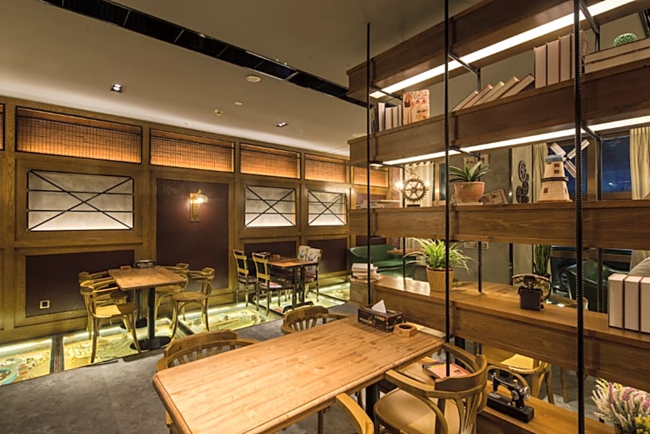 James Joyce Coffetel Chongqing Huangnibang Light Rail Station – Chungking (Chongqing), KY