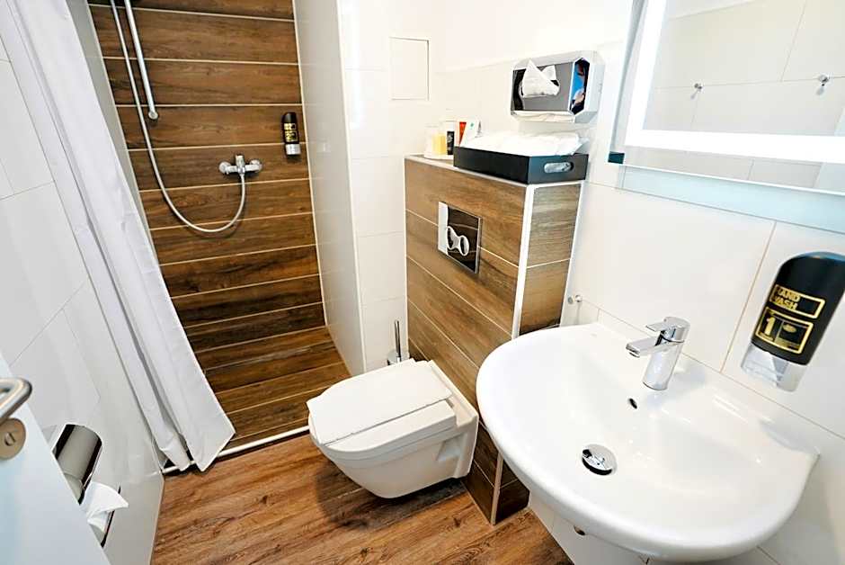 Arthotel Ambassador Wiesbaden - FREE PARKING