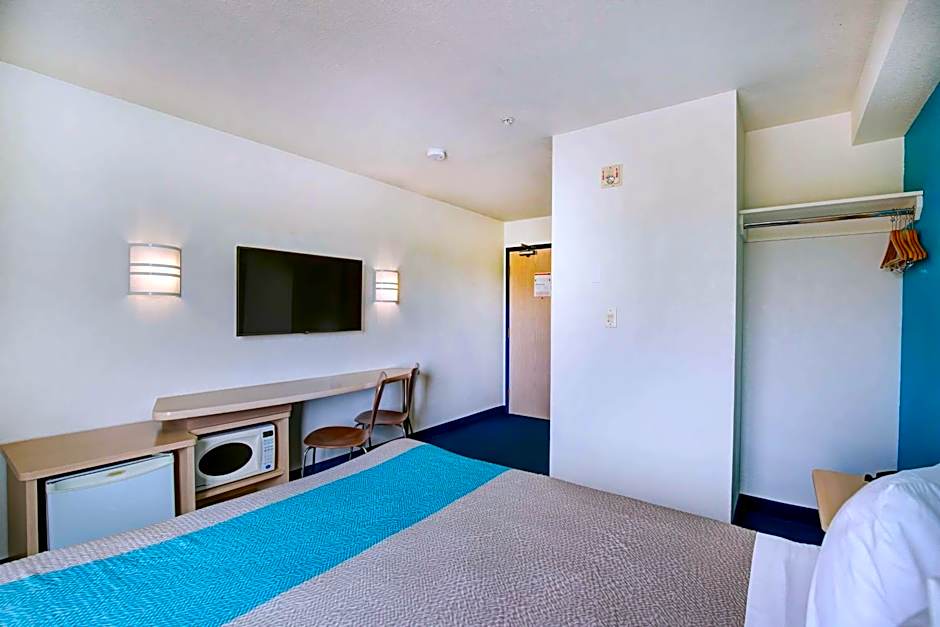 Motel 6-Grande Prairie, AB