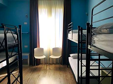 Single Bed in Mixed Dormitory Room