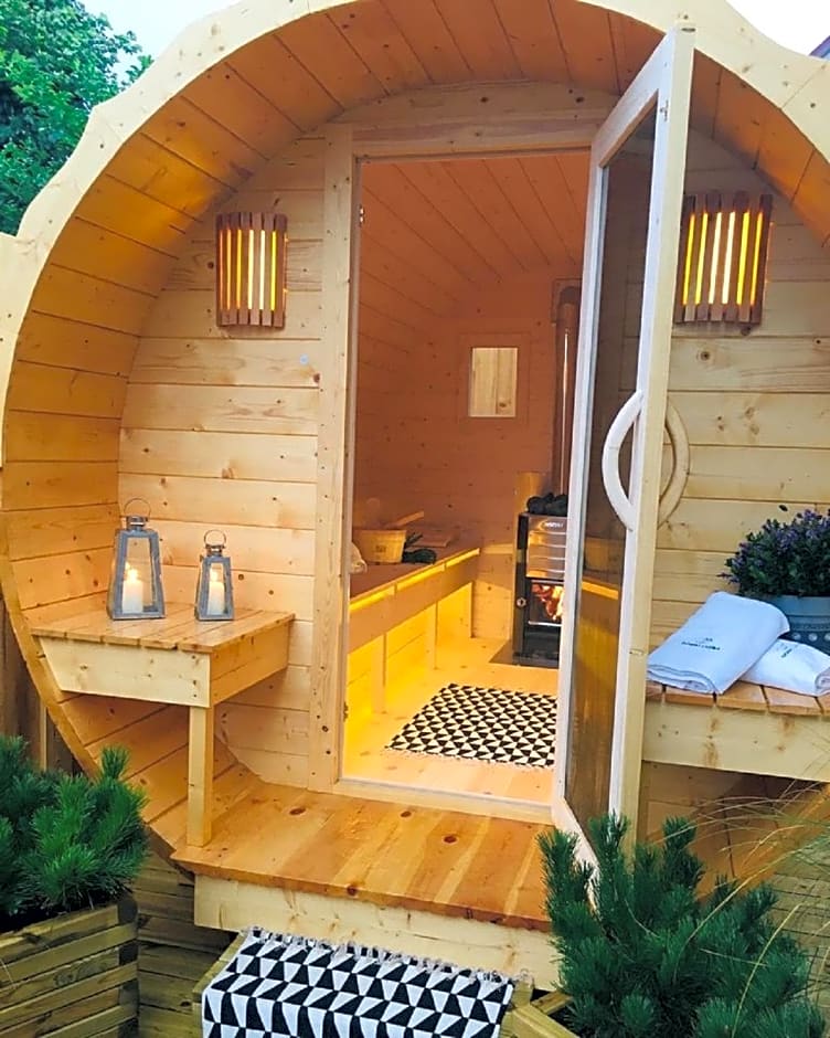 DOMKI LAURA sauna & gorąca balia