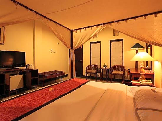 Super OYO Townhouse Oak Maxi Hotel Legian