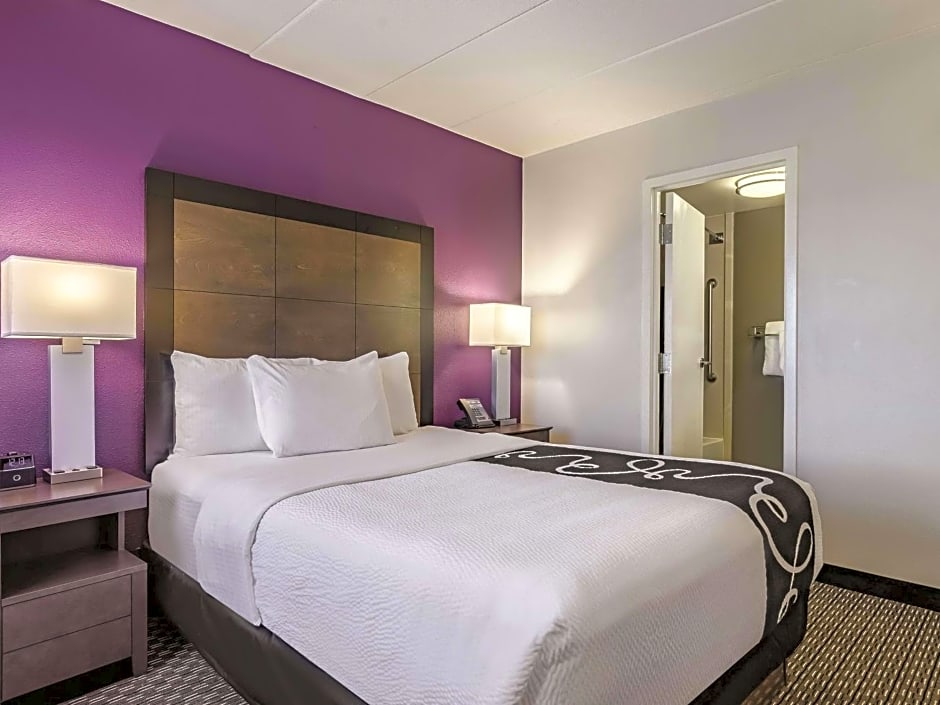 La Quinta Inn & Suites by Wyndham Warwick-Providence Airport