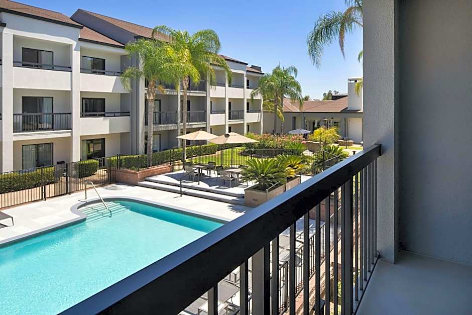 Courtyard by Marriott Fresno