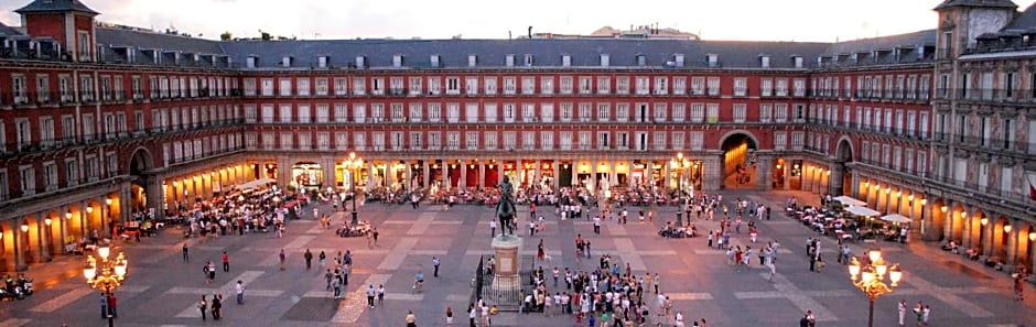 GRAN VIA VALVERDE Apartaments & ROOMS PARKING