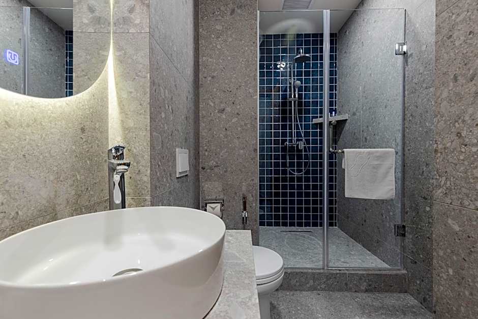 MiraMar Luxury Residences