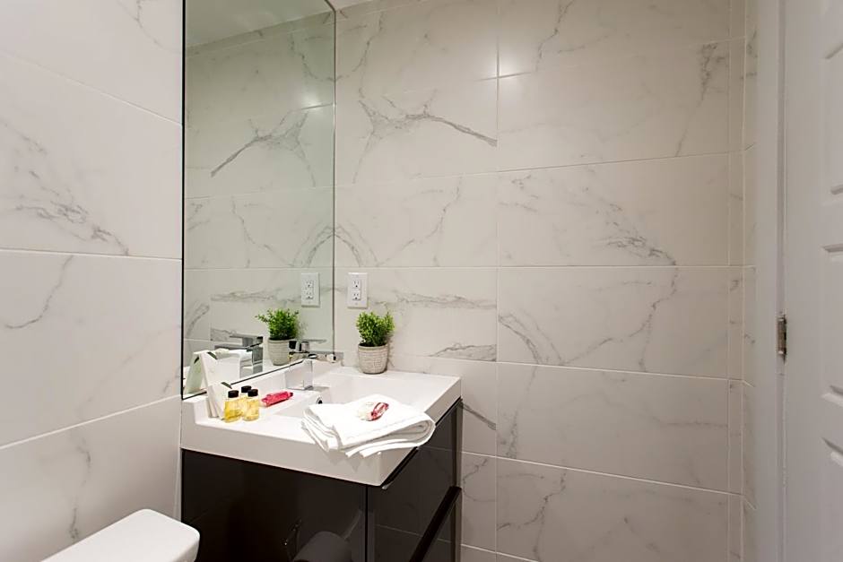 16 Studio Apartment-Hotel in Little Italy by Den Stays