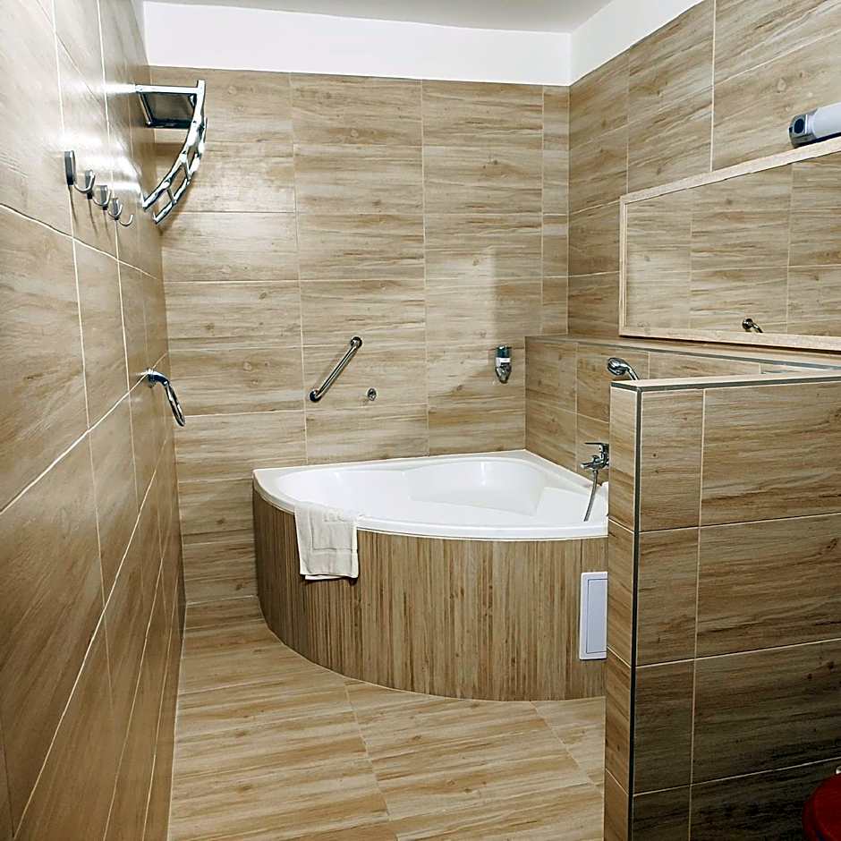 Öreg-tó Hotel és Rendezvénytér