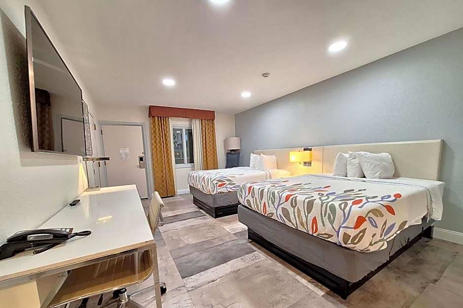 Travelodge by Wyndham Indianapolis Speedway