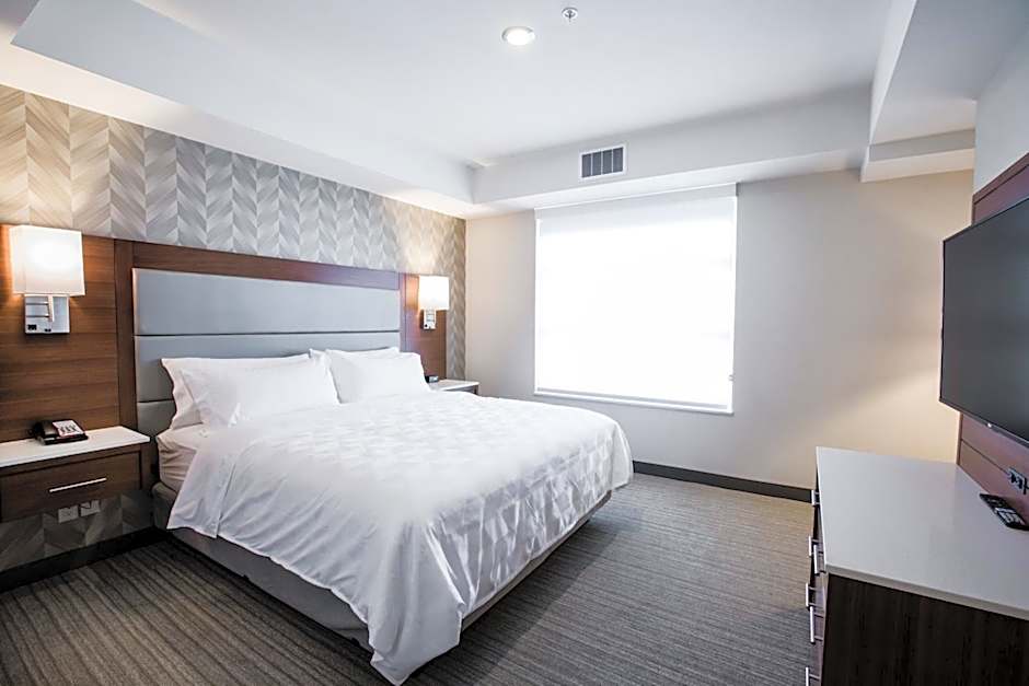 Holiday Inn Hotel & Suites Calgary South - Conference Ctr By IHG