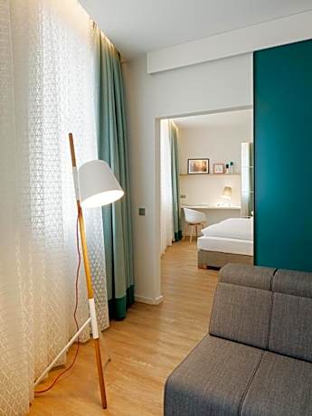King Studio with Sofa Bed