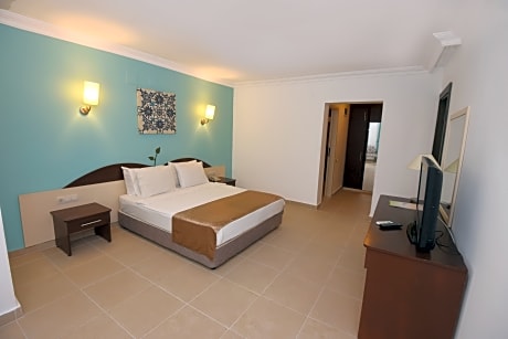 FAMILY ROOM CONNECTING ROOM