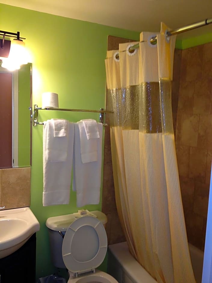 Midtown Motel & Suites