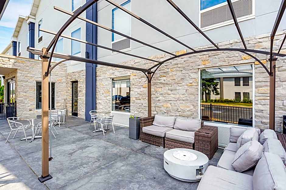 Best Western Plus Bourbonnais Hotel & Suites