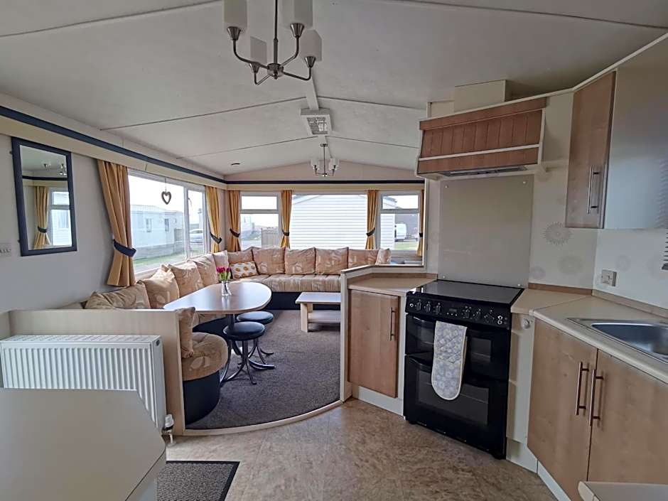 Snowdonia Holiday Sea Beach and Mountains view