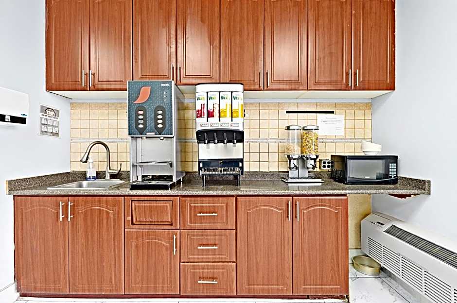 Niagara Lodge & Suites