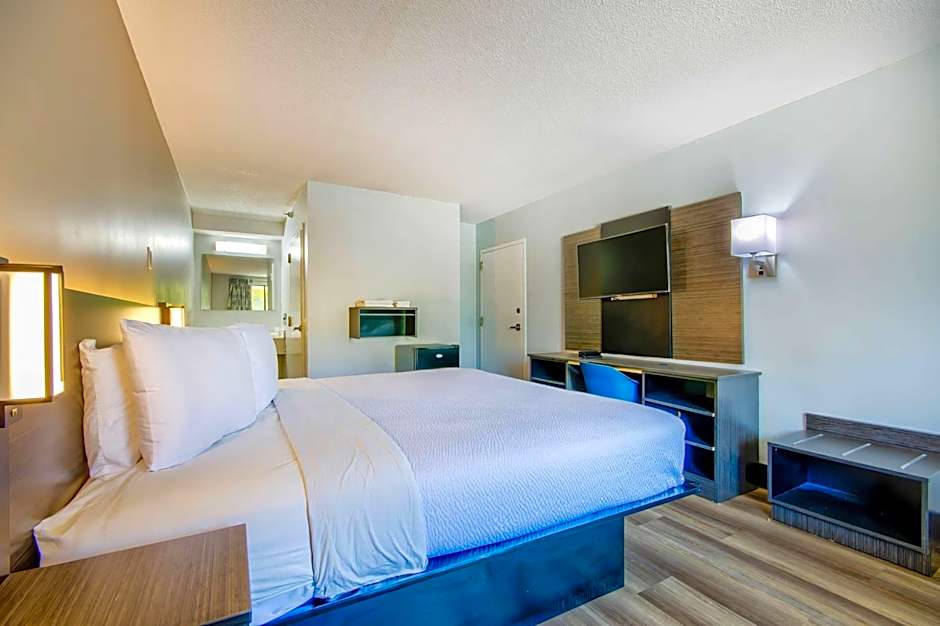 Motel 6 Jeffersonville, IN