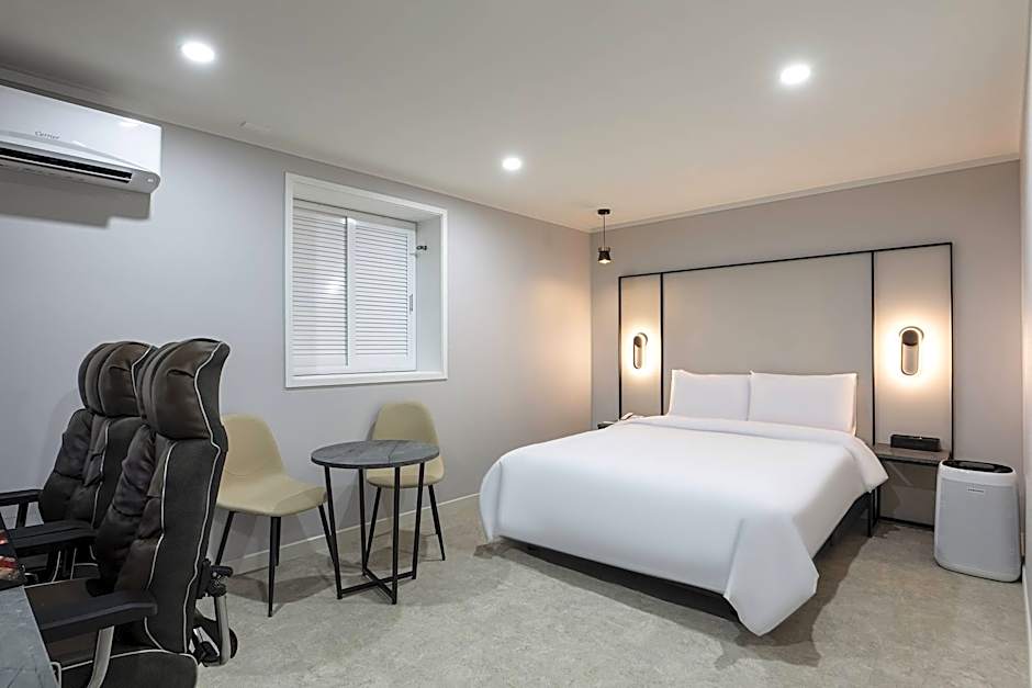 NINE HOTEL