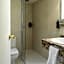 LATROUPE Grand Place Hostel