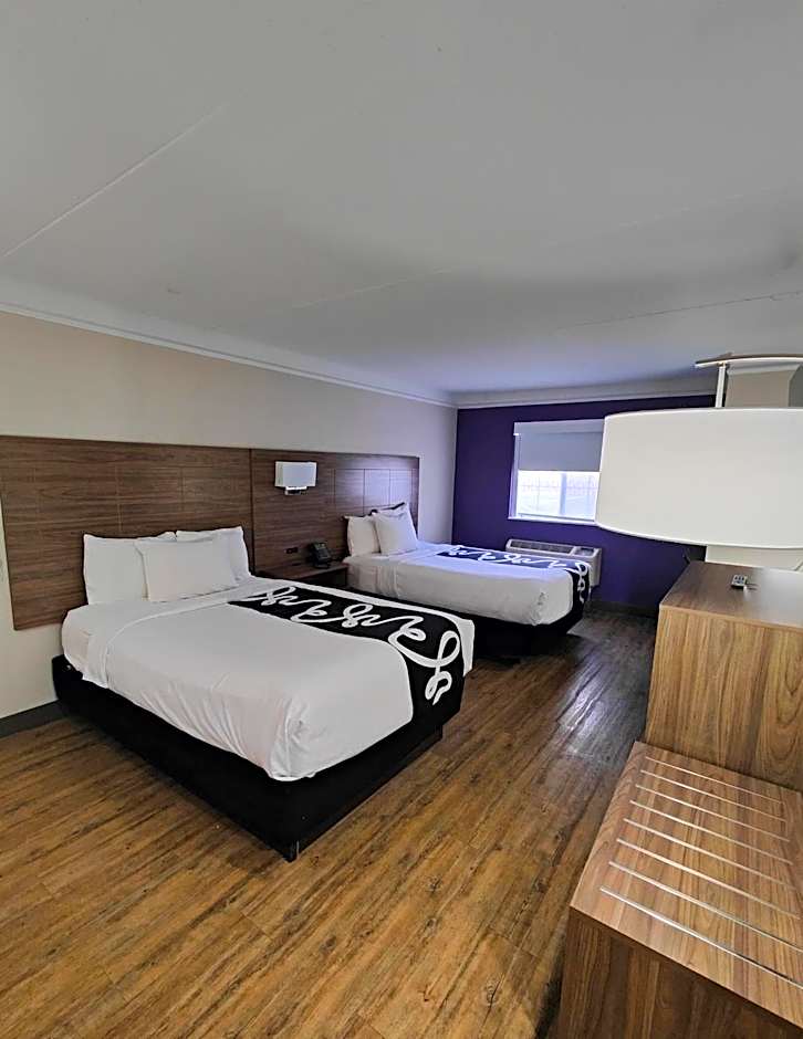 La Quinta Inn & Suites by Wyndham Kansas City Lenexa