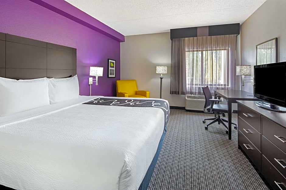 La Quinta Inn & Suites by Wyndham Miami Airport East