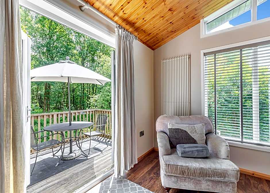 Charlesworth Lodges