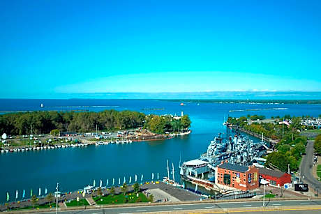 Room, 2 Queen Beds, Lake View